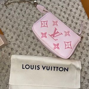 Louis Vuitton - By the pool pink pouchette purse